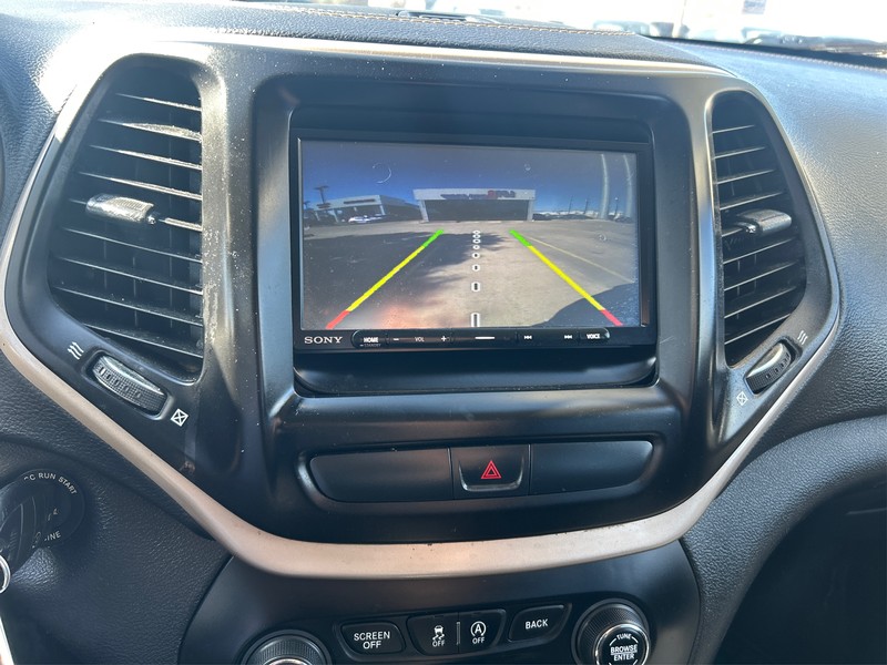 Jeep Cherokee Vehicle Full-screen Gallery Image 17