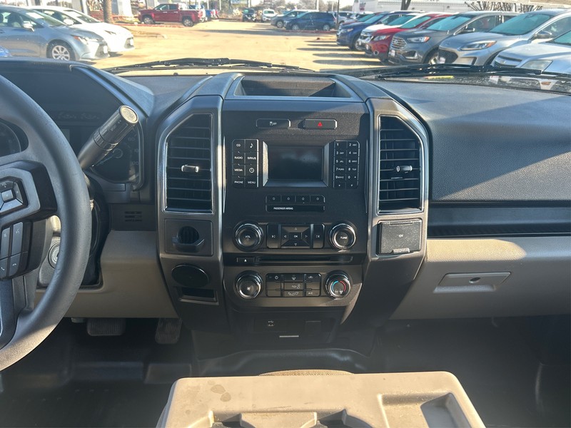 Ford F-150 Vehicle Full-screen Gallery Image 11