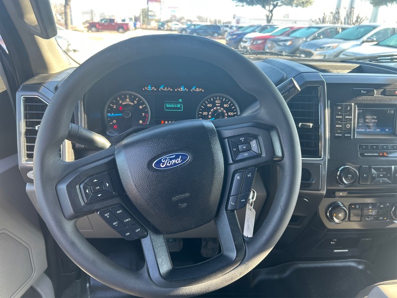 Ford F-150 Vehicle Full-screen Gallery Image 13