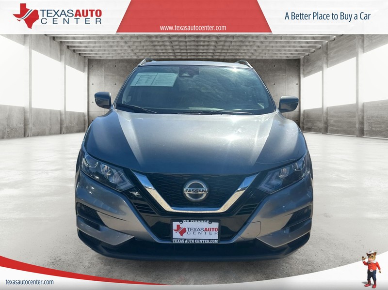 Nissan Rogue Sport Vehicle Full-screen Gallery Image 3