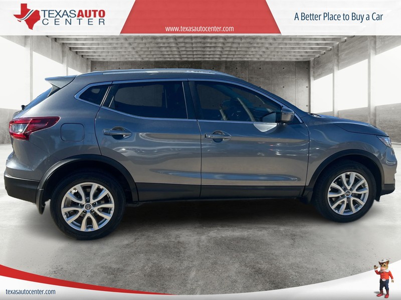 Nissan Rogue Sport Vehicle Full-screen Gallery Image 4