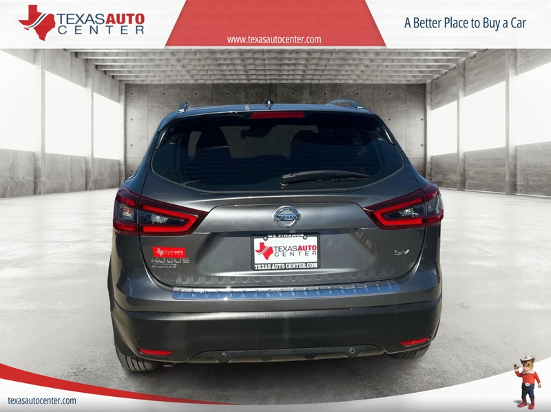 Nissan Rogue Sport Vehicle Full-screen Gallery Image 5