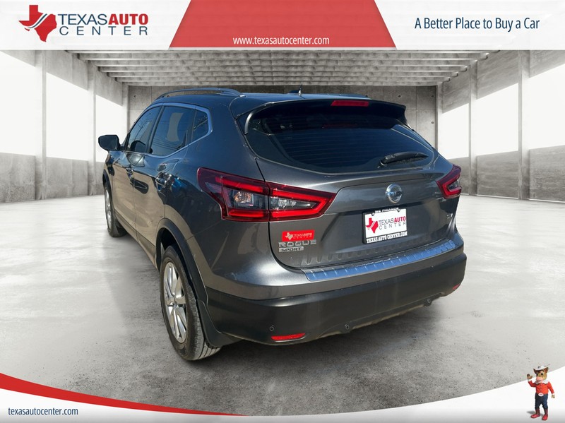 Nissan Rogue Sport Vehicle Full-screen Gallery Image 7