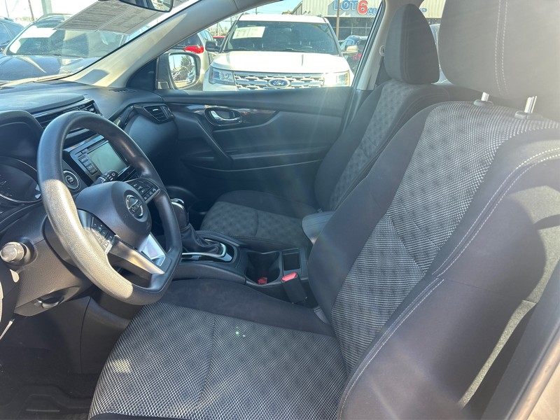 Nissan Rogue Sport Vehicle Full-screen Gallery Image 8