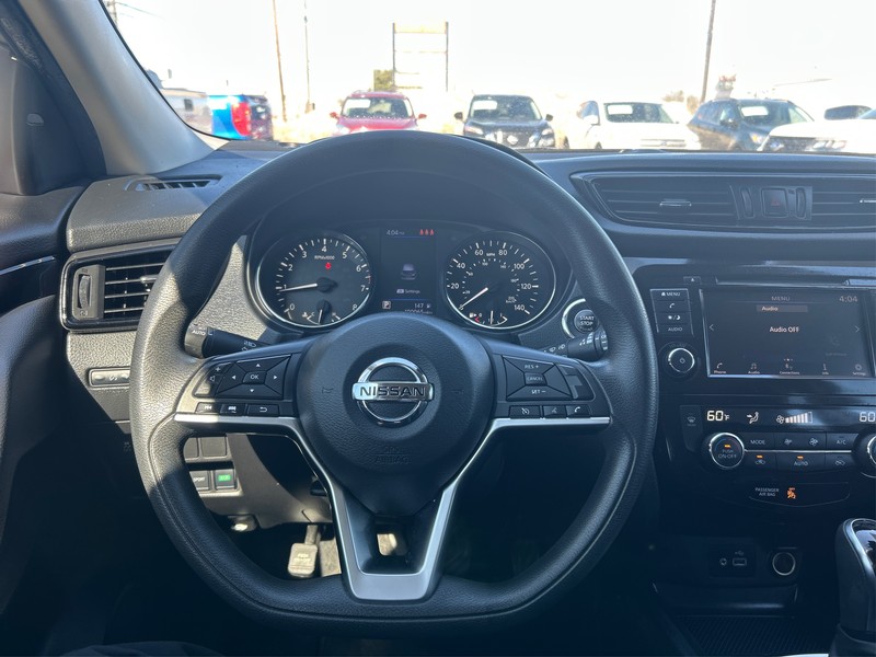 Nissan Rogue Sport Vehicle Full-screen Gallery Image 13