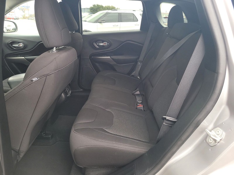 Jeep Cherokee Vehicle Full-screen Gallery Image 10