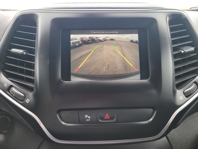 Jeep Cherokee Vehicle Full-screen Gallery Image 17