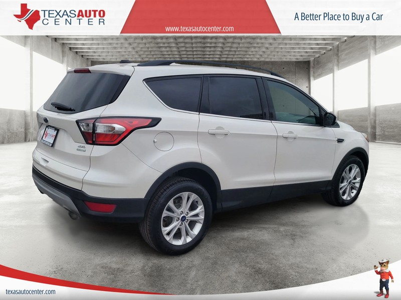 Ford Escape Vehicle Full-screen Gallery Image 7