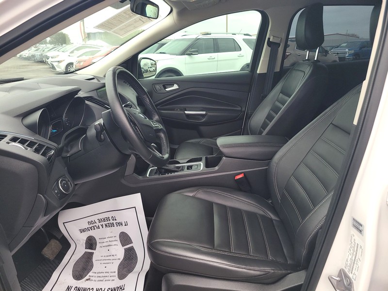 Ford Escape Vehicle Full-screen Gallery Image 9