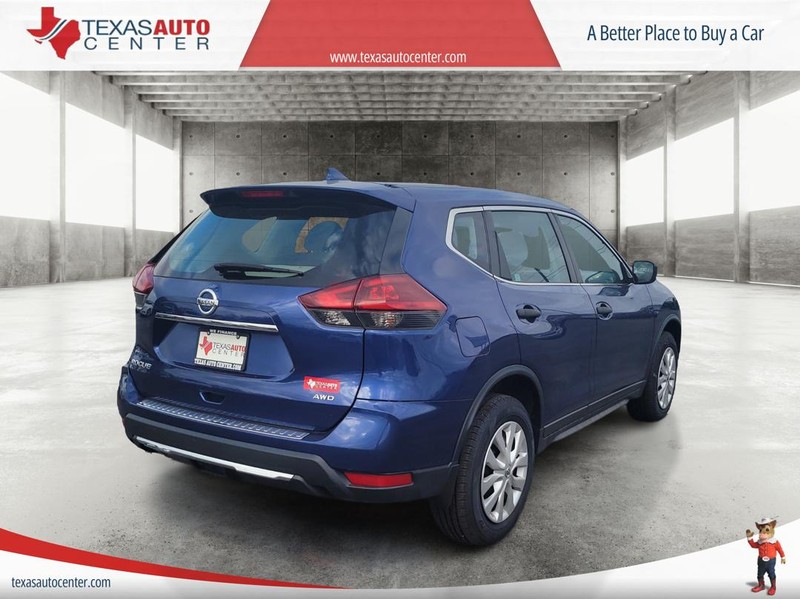 Nissan Rogue Vehicle Full-screen Gallery Image 7