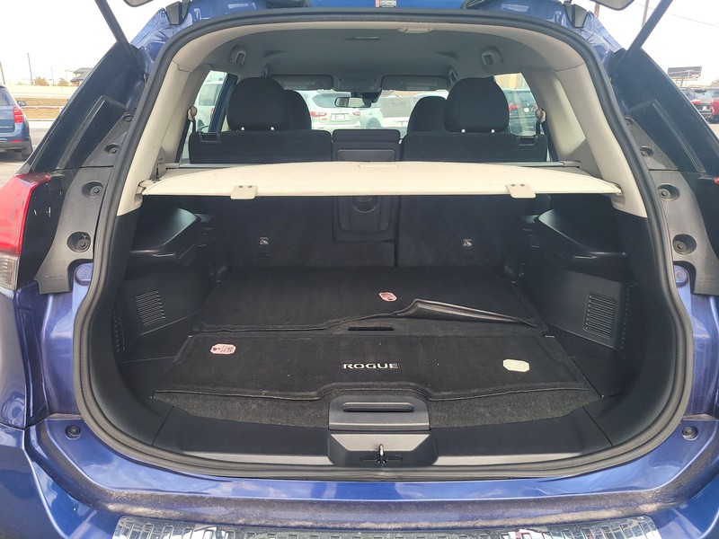 Nissan Rogue Vehicle Full-screen Gallery Image 11