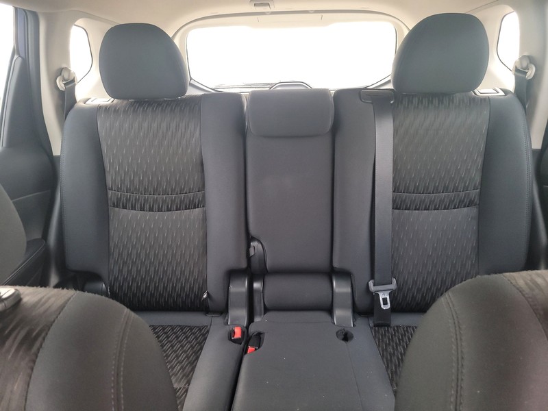 Nissan Rogue Vehicle Full-screen Gallery Image 13