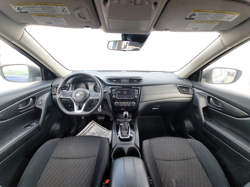 Nissan Rogue Vehicle Full-screen Gallery Image 15