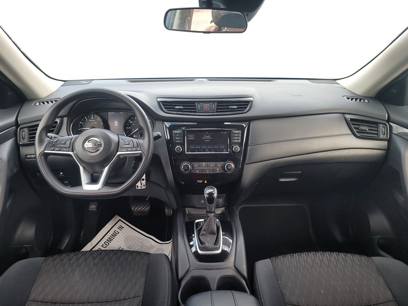 Nissan Rogue Vehicle Full-screen Gallery Image 16