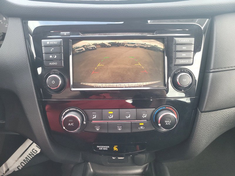 Nissan Rogue Vehicle Full-screen Gallery Image 17