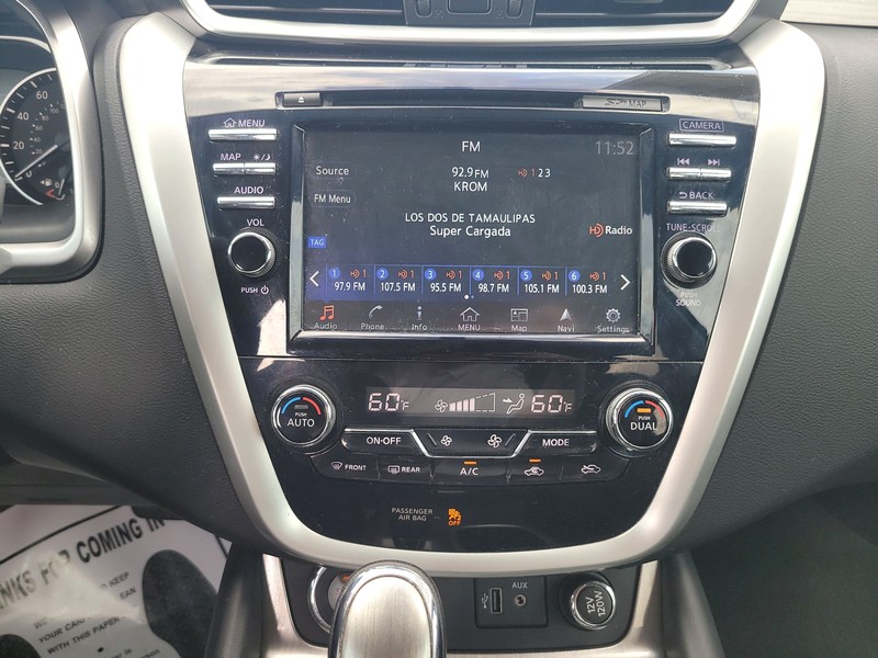 Nissan Murano Vehicle Full-screen Gallery Image 12