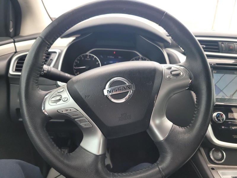 Nissan Murano Vehicle Full-screen Gallery Image 14