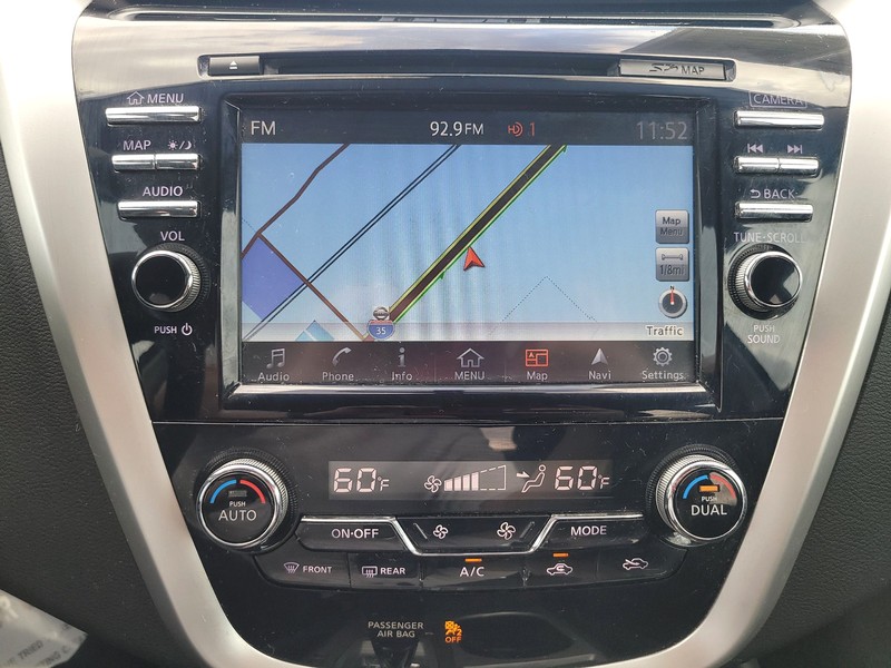 Nissan Murano Vehicle Full-screen Gallery Image 17