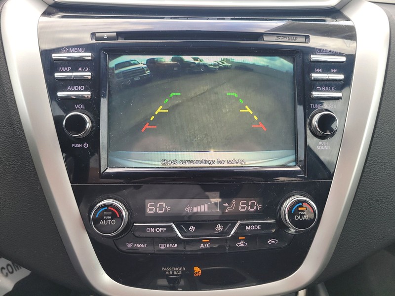 Nissan Murano Vehicle Full-screen Gallery Image 18