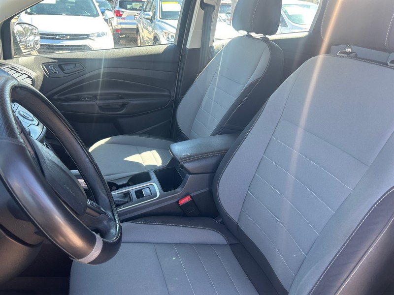 Ford Escape Vehicle Full-screen Gallery Image 8