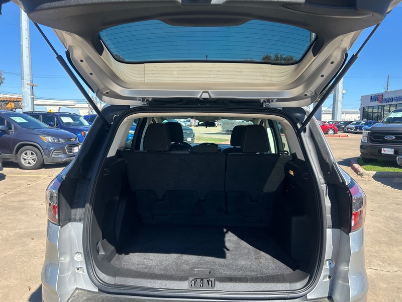 Ford Escape Vehicle Full-screen Gallery Image 10