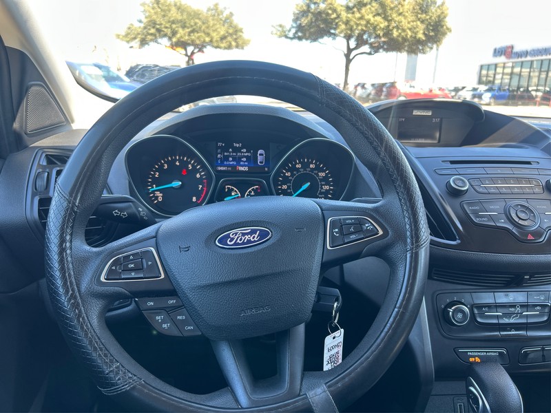 Ford Escape Vehicle Full-screen Gallery Image 13