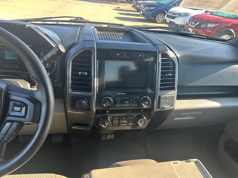 Ford F-150 Vehicle Full-screen Gallery Image 11