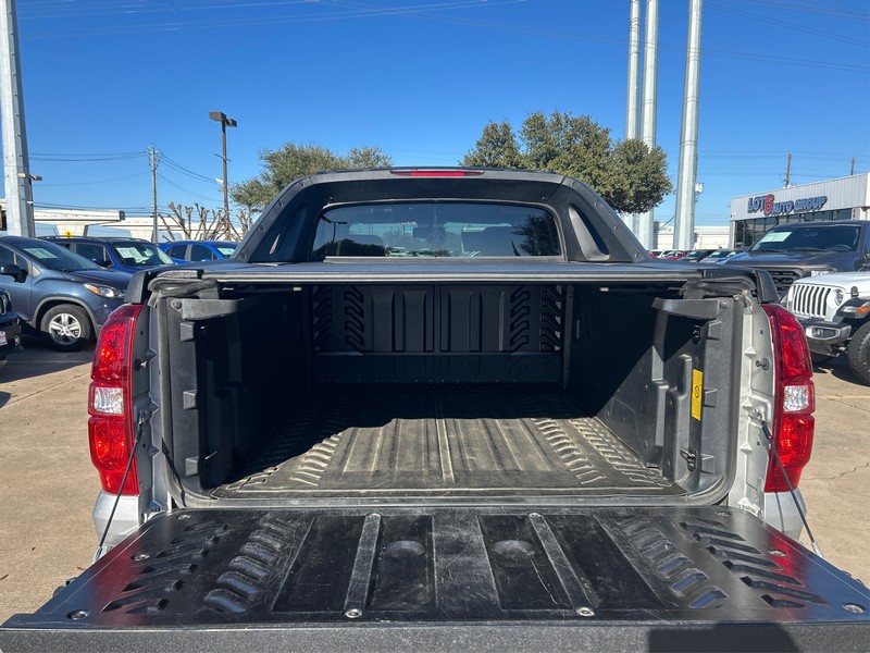 Chevrolet Avalanche Vehicle Full-screen Gallery Image 10