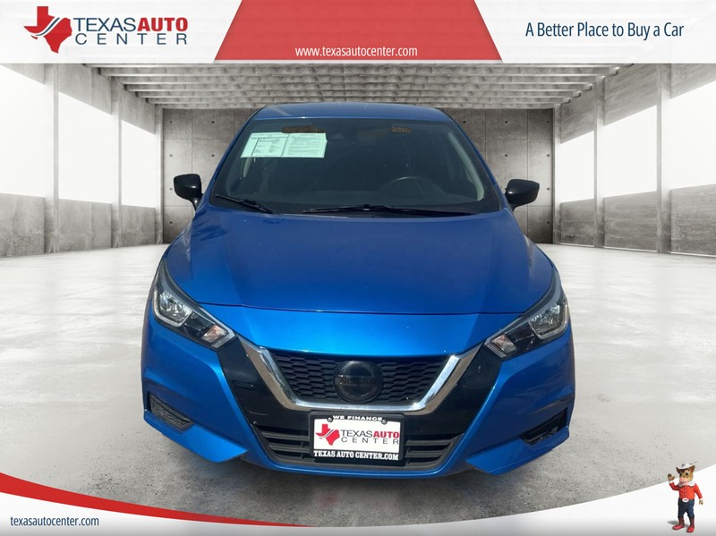 Nissan Versa Vehicle Full-screen Gallery Image 3