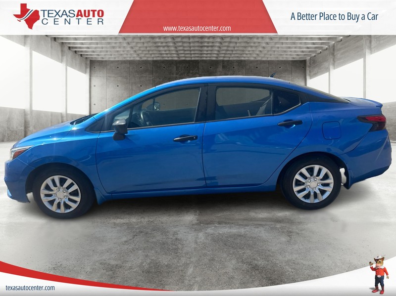 Nissan Versa Vehicle Full-screen Gallery Image 5