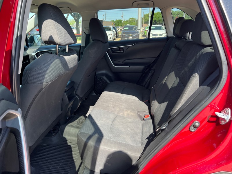 Toyota RAV4 Vehicle Full-screen Gallery Image 10