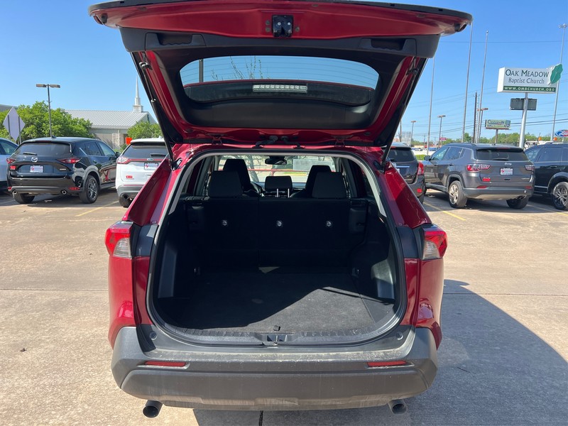 Toyota RAV4 Vehicle Full-screen Gallery Image 11