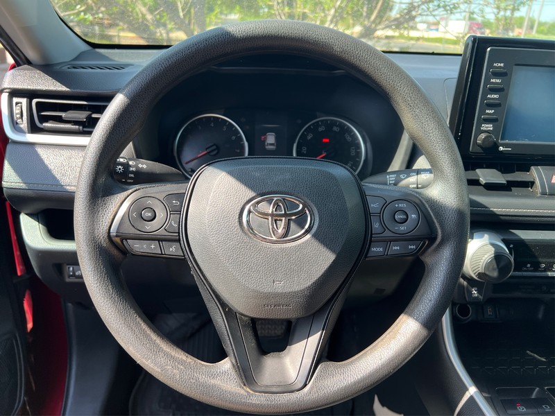 Toyota RAV4 Vehicle Full-screen Gallery Image 14
