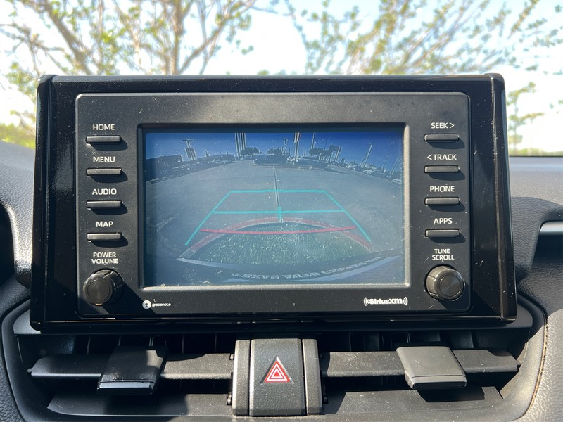 Toyota RAV4 Vehicle Full-screen Gallery Image 17