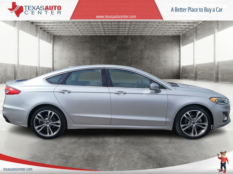 Ford Fusion Vehicle Full-screen Gallery Image 4