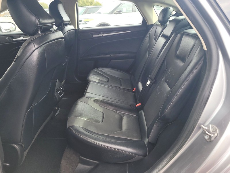 Ford Fusion Vehicle Full-screen Gallery Image 10