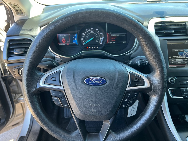 Ford Fusion Vehicle Full-screen Gallery Image 10