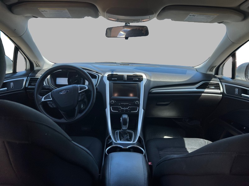 Ford Fusion Vehicle Full-screen Gallery Image 11