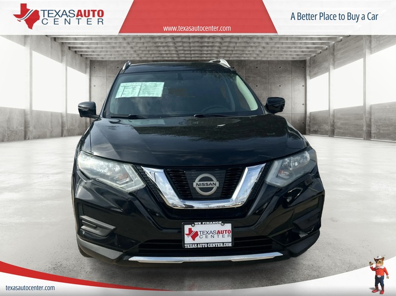 Nissan Rogue Vehicle Full-screen Gallery Image 3