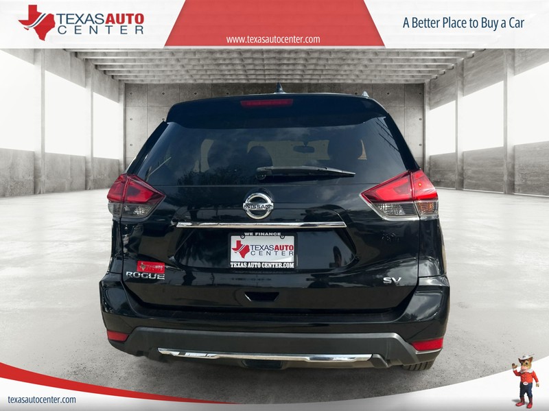 Nissan Rogue Vehicle Full-screen Gallery Image 5