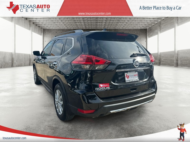 Nissan Rogue Vehicle Full-screen Gallery Image 7