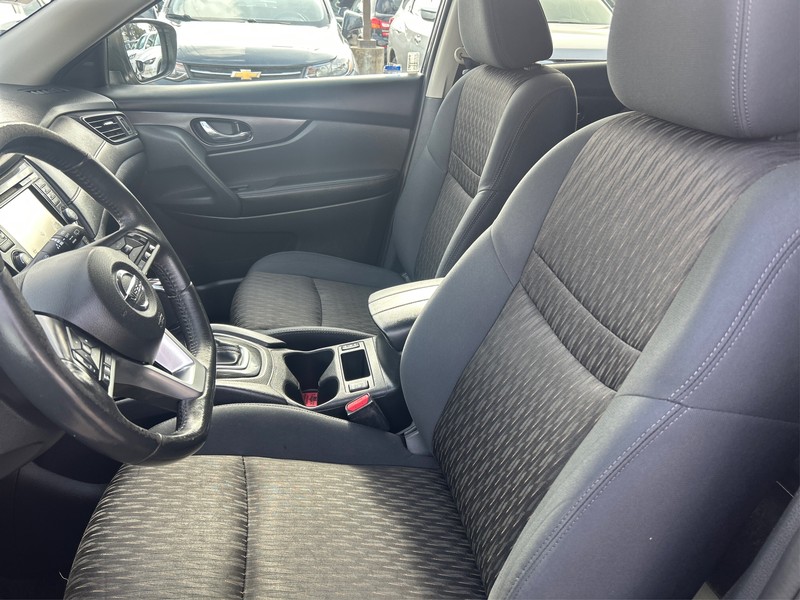 Nissan Rogue Vehicle Full-screen Gallery Image 8