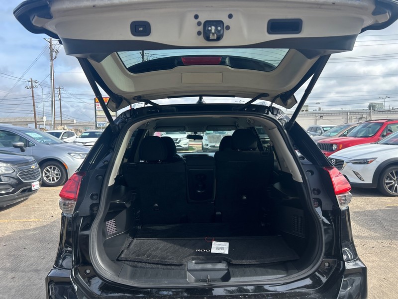 Nissan Rogue Vehicle Full-screen Gallery Image 10