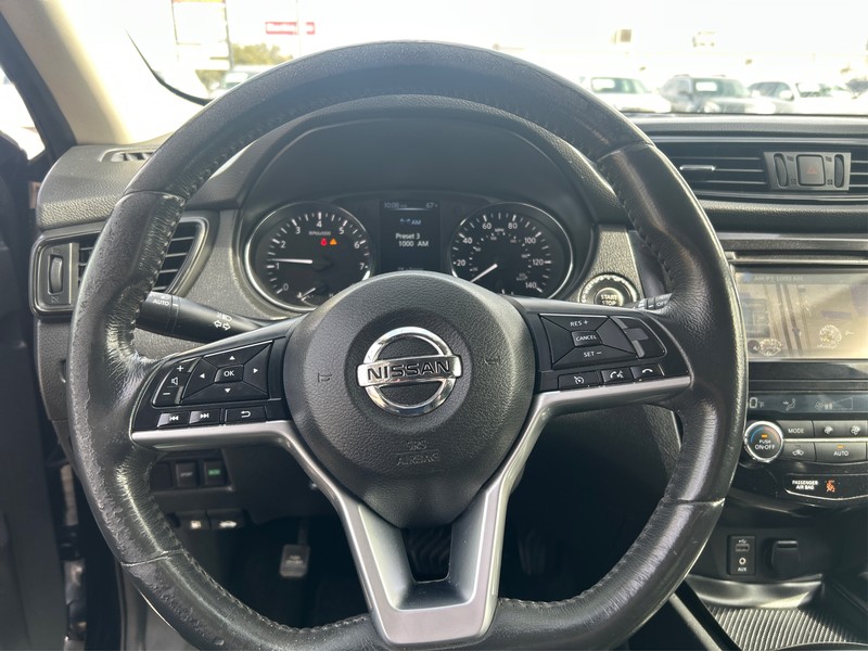 Nissan Rogue Vehicle Full-screen Gallery Image 13