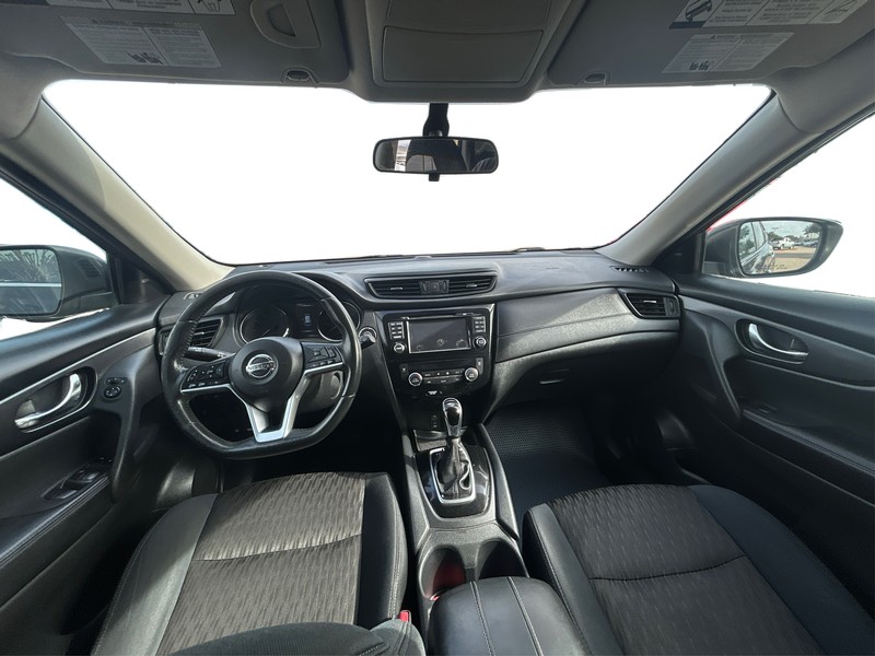 Nissan Rogue Vehicle Full-screen Gallery Image 15