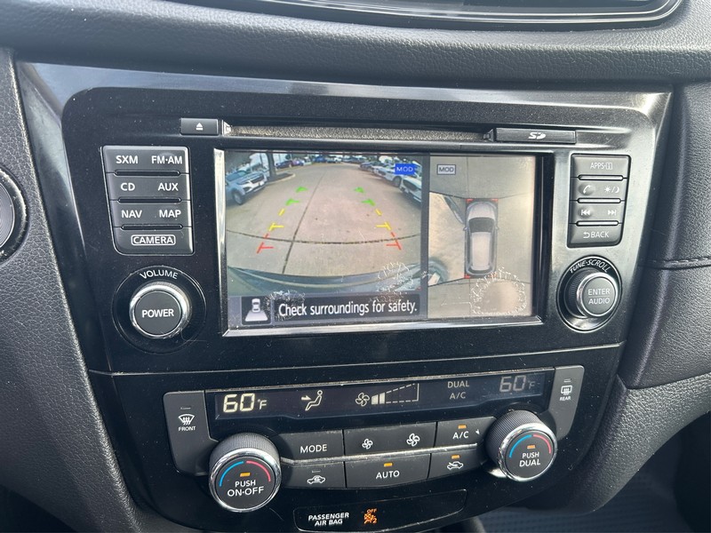 Nissan Rogue Vehicle Full-screen Gallery Image 16