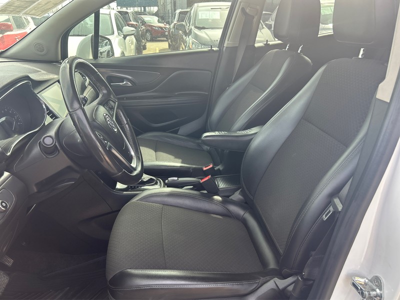 Buick Encore Vehicle Full-screen Gallery Image 08