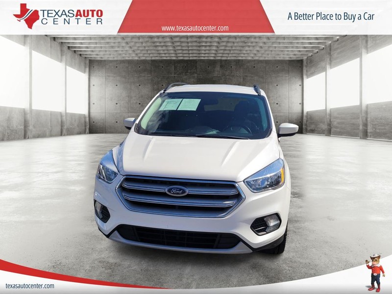 Ford Escape Vehicle Full-screen Gallery Image 3