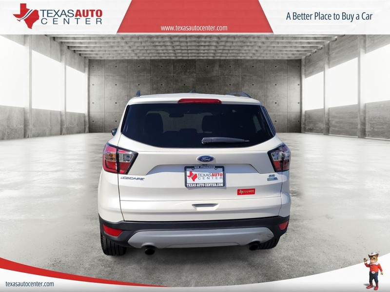 Ford Escape Vehicle Full-screen Gallery Image 6