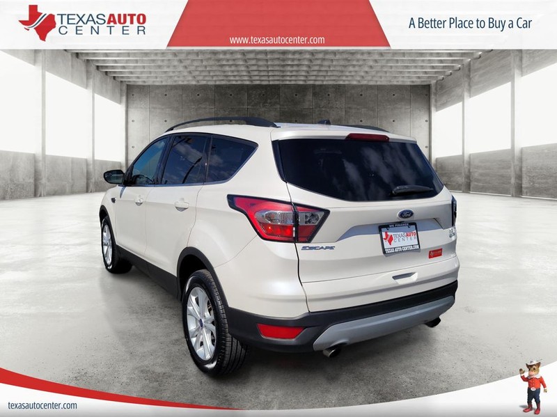 Ford Escape Vehicle Full-screen Gallery Image 8